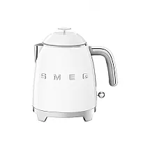 Chaleira elétrica mini Smeg branca retrô 0,8L com parede dupla, bico antipingos e base 360° antiderrapante, 1400W, 110V