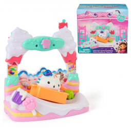 Gabby's Dollhouse: O Filme, Varanda de Doces Cakey Cats com Boneco de Brinquedo e Acessórios de Casa de Bonecas, Brinquedos para Meninas
