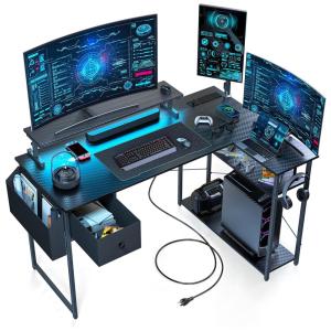 Mesa Gamer de Fibra de Carbono em Formato de L, 47" 119 cm com Prateleiras, Tomadas, Gaveta e Luz LED, 110V, DOMICON