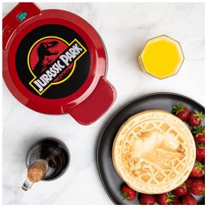 Máquina de Waffle, Tema Jurassic Park T-Rex com Revestimento Antiaderente, 110V 900W, Uncanny Brands, Vermelha