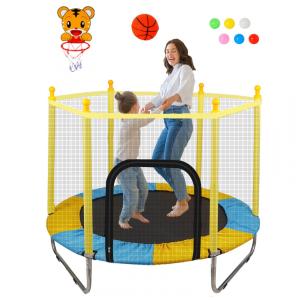 55 Trampolim para crianças com cesta de basquete Trampolins recreativos internos e externos para crianças de 4,6 pés com rede de proteção