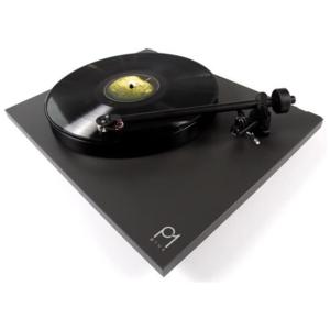 Vitrola Toca Discos Retrô com Cartucho MM de o Pré Montado, M, 110v, REGA TT PL1PLUS BLK M CARBON, Preto