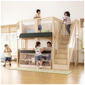 Centro multisensorial de atividades infantil Guidecraft Café Loft Natural com cozinha de faz de conta, área de escalada e lousa 312cm