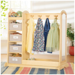 Armário infantil para fantasias Guidecraft EdQ Natural com cabideiro, espelho, nicho para sapatos e caixas de tecido