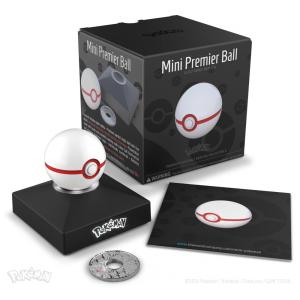 Mini Réplica Premier Ball Eletrônica Pokémon The Wand Company Branco e Vermelho em Metal com Iluminação LED e Base - original e licenciada