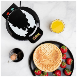 Máquina de Waffle Tema Marvel Venom com Revestimento Antiaderente, 110V 900W, Uncanny Brands
