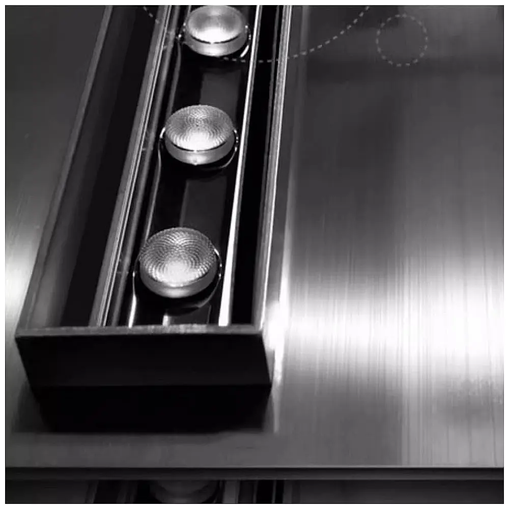 Lareira Elétrica Recessível com Simulação de Chama a Vapor d'Água ERoomQ Preta Aço Inox 150cm 128 Cores Ajustáveis Controle Remoto e Painel — foto 2