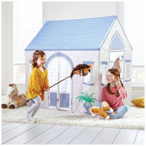 Barraca infantil Martha Stewart Kids’ Stable Play Tent em tecido com tema de estábulo para brincadeiras de faz de conta em ambientes