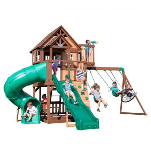 Playground infantil Backyard Discovery Skyfort em madeira de cedro com balanços, escorregadores, parede de escalada e área de piquenique