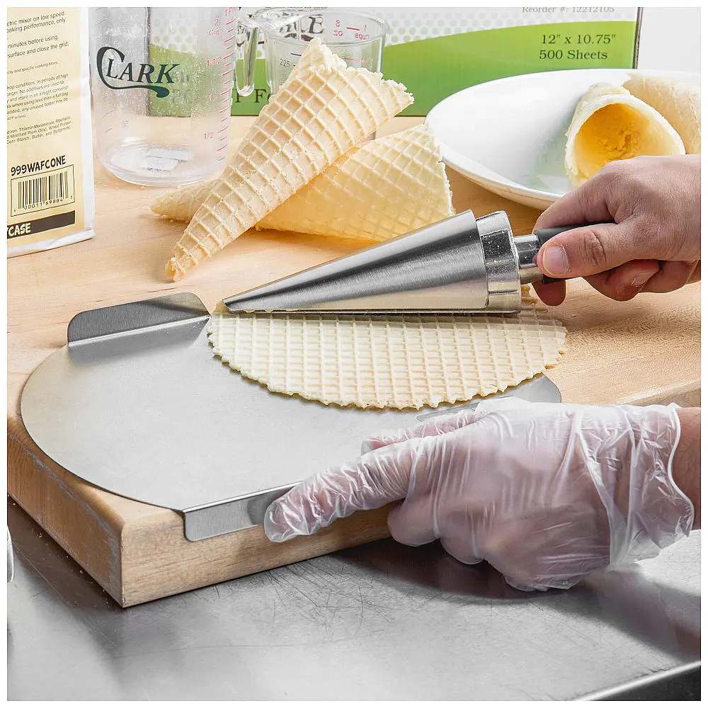 Ferramenta Pequena de Enrolamento e Formação de Cone de Waffle Waring CAC121S — foto 2
