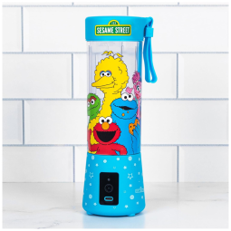 Liquidificador Portátil 400mL com Tema Sesame Street, Carregamento via USB e 2 Modos, 150W, Uncanny Brands, Azul