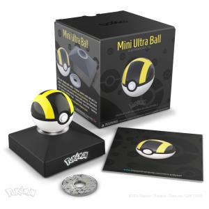 Mini Réplica Ultra Ball Eletrônica The Wand Company Preto e Amarelo em Metal com Iluminação e Base de Exposição - original e licenciada