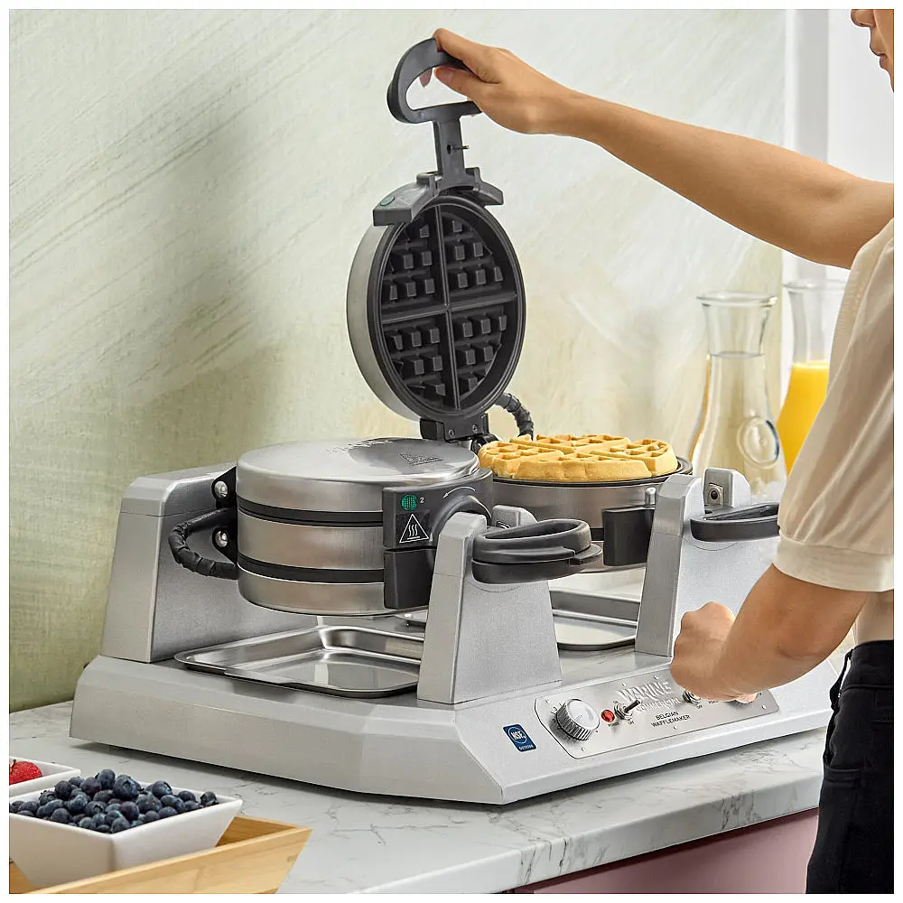 Waring WW300BX Máquina de Waffles Belga Quádrupla Não Aderente Rotativa 208V - 120/h