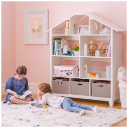 Estante casa de bonecas infantil Martha Stewart Living & Learning branca em madeira com 10 nichos e cestos de tecido para quarto