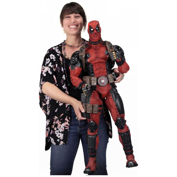 ectq14nc7cw70b_0 jpg - Boneco Deadpool de 91 cm de Altura, Escala 1 2 com Mais de 30 Pontos de Articulação e Acessórios, NECA 61612, Vermelho