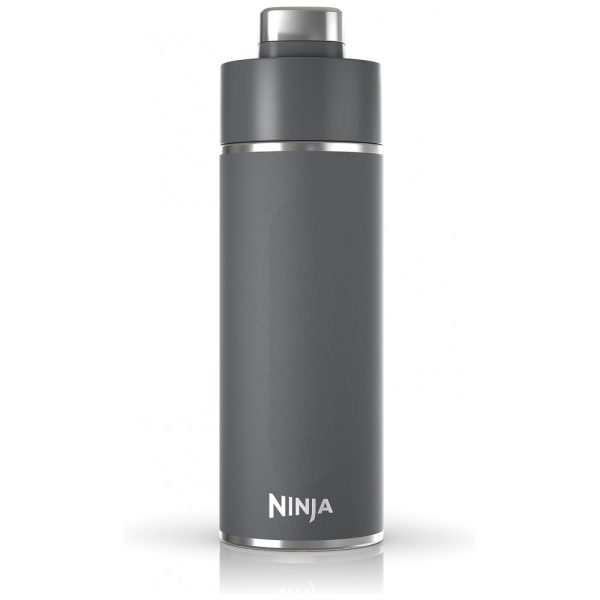 ectqj9xf1ccc0b_0 jpg - Garrafa Térmica para Água 710mL em Aço Inoxidável, à Prova de Vazamentos e Aguenta Quente por Horas, Ninja DW2401GY, Cinza