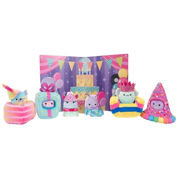 ectqcwt3g19c0b_0 jpg - Kit 6 Pelúcias Squishmallows de 5 cm, 4 Fantasias e Display Pop Up para Crianças, Squishville SQM0553, Colorido