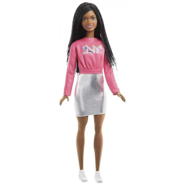 ectqygm7bln90b_0 jpg - Boneca Barbie It Takes Two, Brooklyn com Cabelo Trançado, Camisa Rosa Nyc, Multicolorida