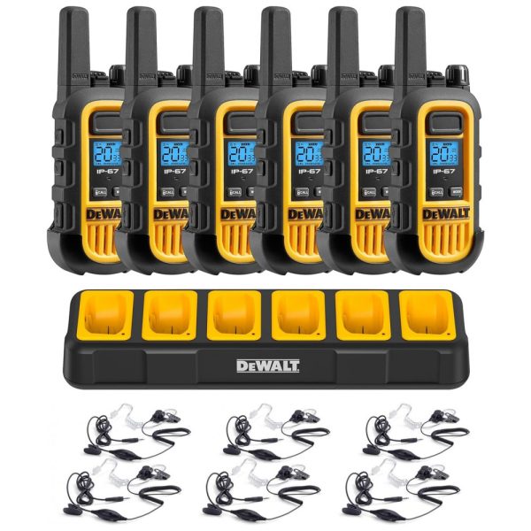 ectqcrjhp8qb0b_0 jpg - Kit 6 Rádio Walkie Talkie 1W Bidirecionais com 6 Fones de Ouvido e Carregador de Grupo, DEWALT DXFRS300