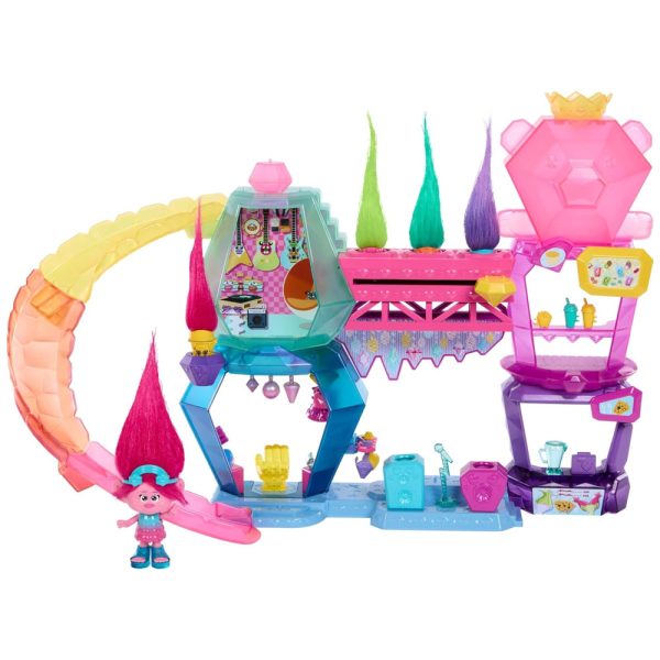 ectq9cjktmsb0b_0 jpg - Conjunto de Brinquedos DreamWorks Trolls Mount Rageous com Boneca Queen Poppy e 25 Acessórios, Mattel