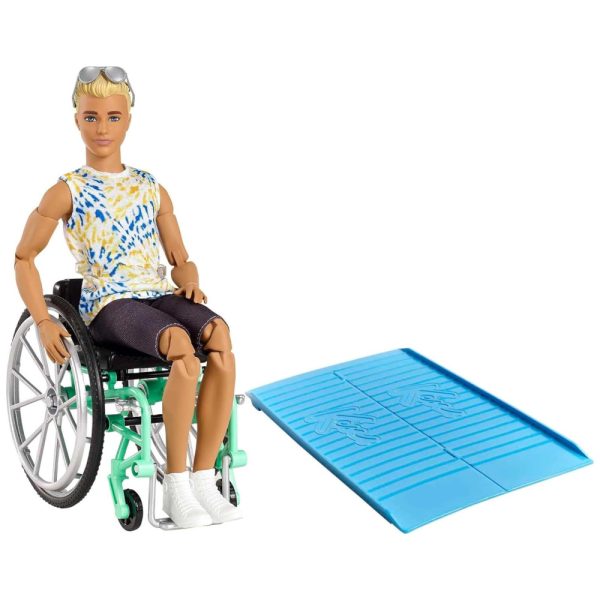 ectq15nmzfh80b_0 jpg - Boneca Barbie Ken Fashionistas 167 com Cadeira de Rodas e Rampa Vestindo Camisa Tie Dye