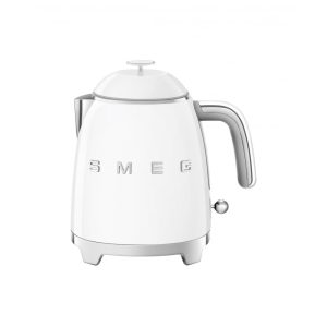 Chaleira elétrica mini Smeg branca retrô 08L com parede dupla bico antipingos e base 360° antiderrapante 1400W 110V