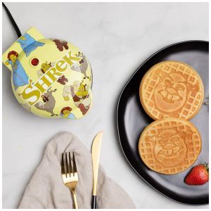Mini Máquina de Waffle Tema Shrek com Revestimento Antiaderente 110V 550W Uncanny Brands Verde