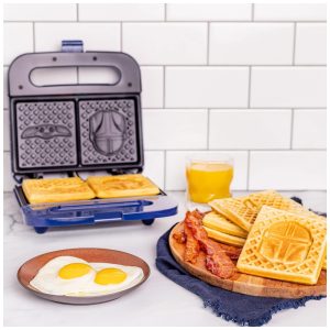 Máquina de Waffle Tema Star Wars Mandalorian com Revestimento Antiaderente 110V 750W Uncanny Brands Azul