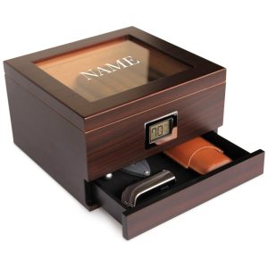 Umidor de Cedro com Higrômetro Digital Renzo: Controle de Umidade Fácil Elegância Monogramada Tampo de Vidro Marrom - CASE ELEGANCE