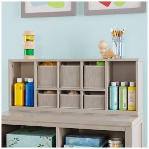 Organizador de bancada infantil para artesanato Martha Stewart Crafting Kids’ Cubby Organizer cinza com nichos e 6 cestos tecidos