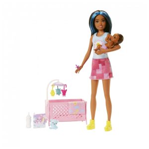 Playset Barbie Skipper Babysitters Inc berço com boneca Skipper bebê com olhos que fecham berço móvel e acessórios 2022