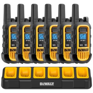 Kit 6 Rádio Walkie Talkie 1W Bidirecionais de Longa Distância o e Carregador de Grupo DEWALT DXFRS300