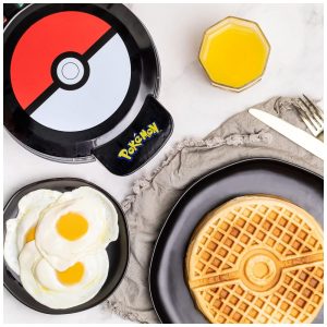 Máquina de Waffle Tema Pokemon com Revestimento Antiaderente 110V 900W Uncanny Brands Preta