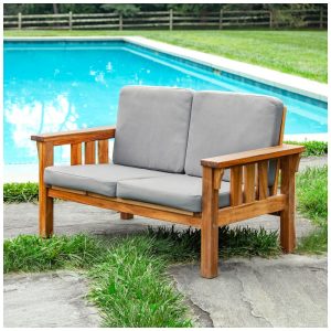 Sofá de dois lugares infantil externo Martha Stewart Kids em madeira acácia natural com almofadas cinza 91cm