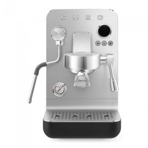 Máquina de espresso semi‑profissional Smeg preta 15 bar com triplo termobloco porta‑filtro 58 mm vaporizador inox e reservatório 17L 110V