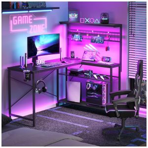 Mesa Gamer de Fibra de Carbono com Prateleiras de 4 Níveis Luz LED Suporte de CPU e Tomadas 110V Bestier Preto