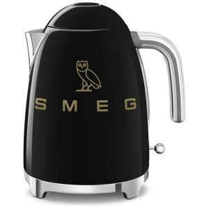 Chaleira Elétrica Smeg x OVO 17L da Coleção OVO Chaleira SMEG da Linha Retrô dos Anos 50 - Preta