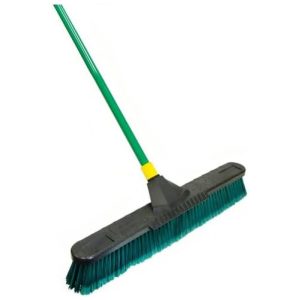 Vassoura Resistentes para Uso Externo com Cabo de Madeira Quickie