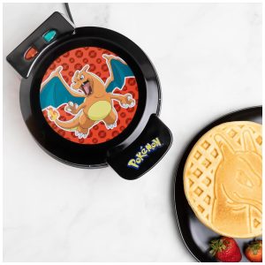 Máquina de Waffle Tema Pokémon Charizard com Revestimento Antiaderente 110V 900W Uncanny Brands Preto