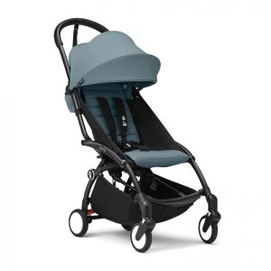 Carrinho de Bebê Stokke YOYO3 Aqua - Estrutura Preta Dobrável Compacto Assento Reclinável 3 Pontos Cinto Ajustável Leve e Portátil