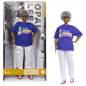 Boneca Barbie Inspiring Women Opal Lee camiseta azul “Opal’s Walk for Freedom” calça branca óculos base e embalagem expositora 2026