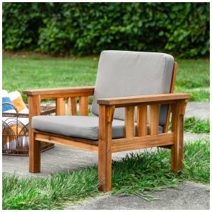 Poltrona infantil externa Martha Stewart Kids em madeira acácia natural com almofadas cinza 61cm