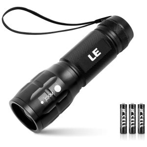 Lanterna LED LE CREE Fabricado em Liga de Alumínio Resistente à D Pilhas AAA LIGHTING EVER 1200012 Preto