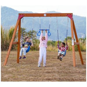 Conjunto de Balanço Infantil﻿ 3 Assentos Dolphin Playground T Madeira Cedro Natural Estrutura Triangular com 7 Furos para Balanço Peso Suportado 181 kg