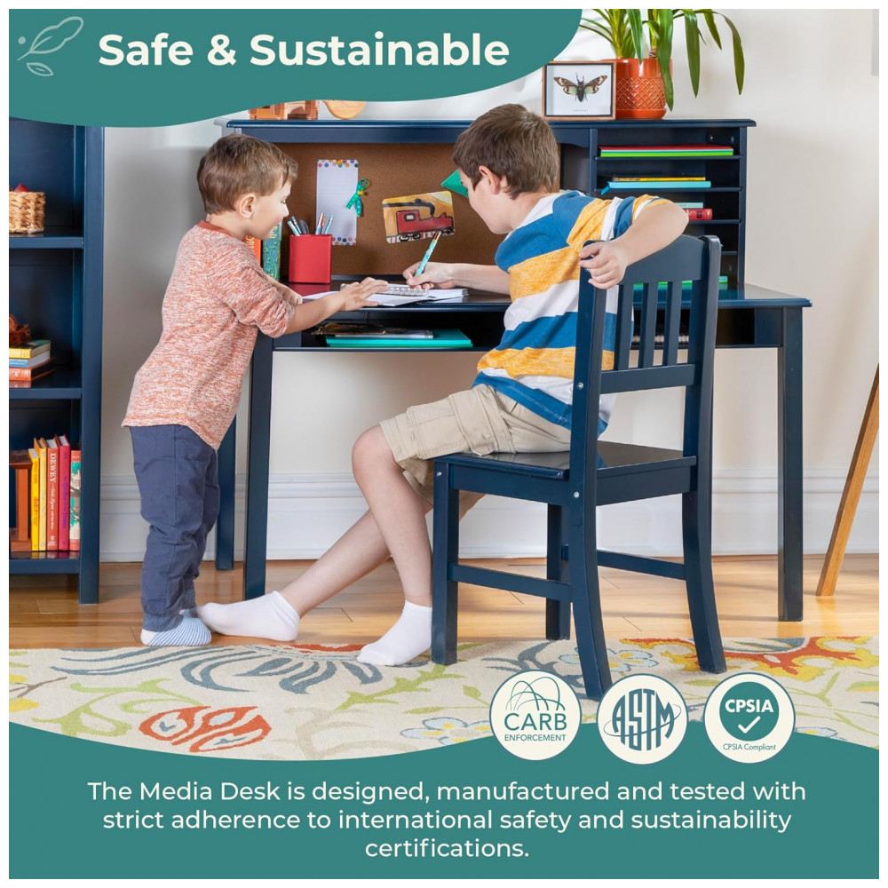 Escrivaninha infantil Guidecraft Kids’ Media Desk azul marinho com hutch nichos e cadeira em madeira para estudo e uso de computador - Imagem 3