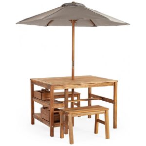 Mesa de atividades infantil externa com bancos e guarda-sol Martha Stewart Kids Natural em madeira acácia com nichos e acessórios