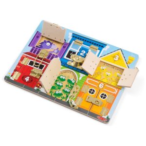 Quadro de Atividades Sensoriais com Portas e Fechaduras de Madeira Desenvolva Habilidades Motoras e Cognitivas de Forma Divertida Melissa & Doug