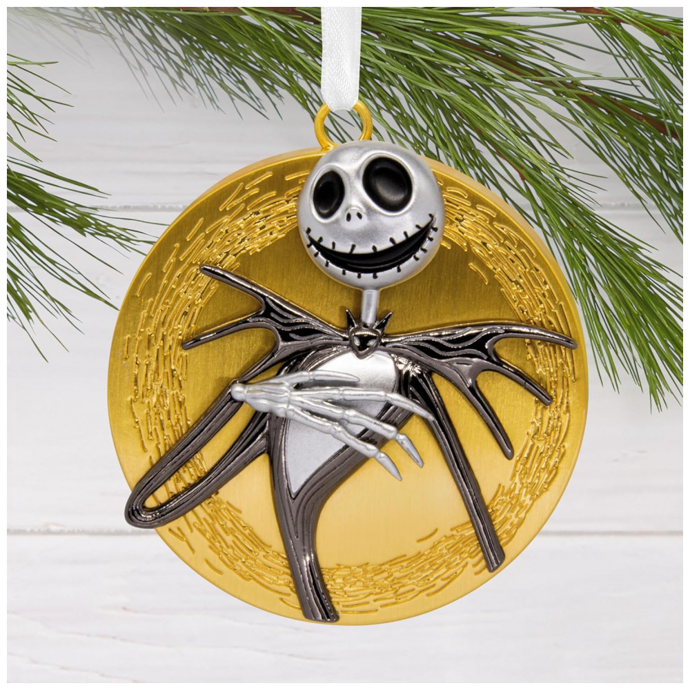 ECTQ5NL13MQD0B_2-1.jpg - Enfeite de Natal Hallmark Disney Tim Burton's The Nightmare Before Christmas Jack Skellington na Lua, em Metal Dourado, 6,4 x 6,4 x 1,3cm