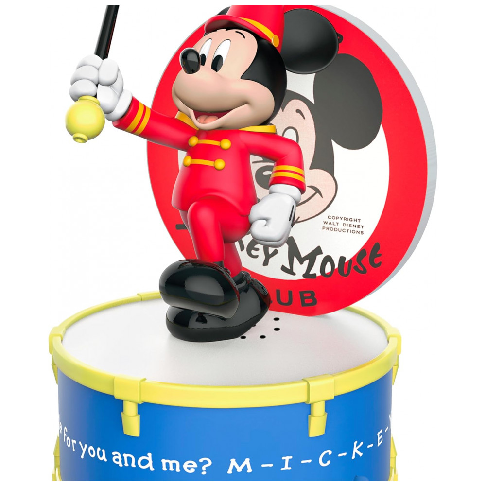 ECTQ5PDS73RD0B_4-1.jpg - Enfeite Natalino Hallmark Keepsake 2025 Disney The Mickey Mouse Club 70 Anos de Música e Diversão, Plástico, 6,4 x 10,8 x 6,4 cm