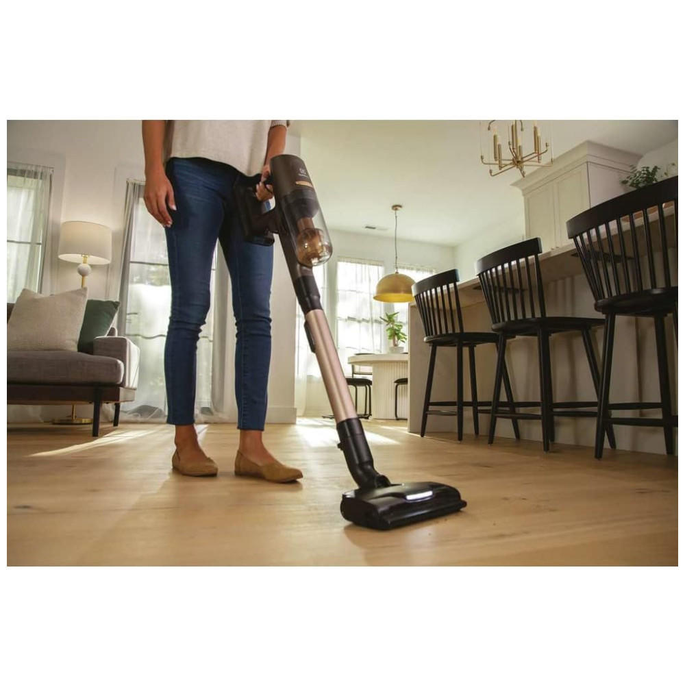 ECTQ69YZPRVB0B_2-1.jpg - Aspirador de Pó Sem Fio com Bicos Motorizados e Filtragem em 5 Etapas Leve e Completo para Limpeza da Casa 110V Electrolux Ultimate800 Bronze